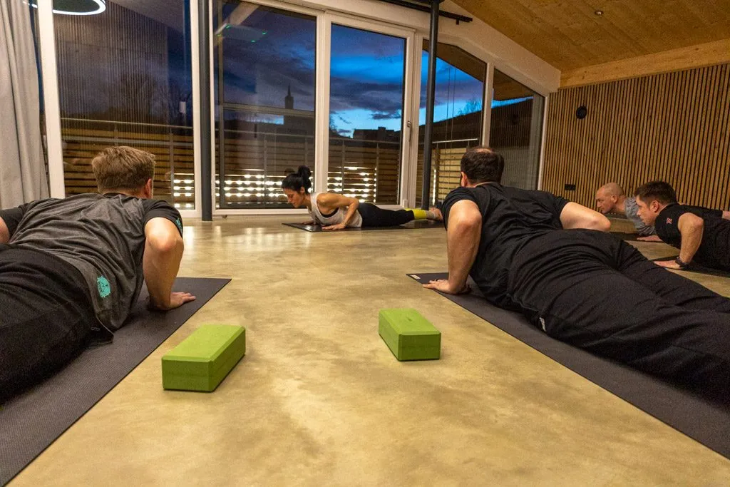 Gentlemen's Yoga – 11er Block Donnerstag